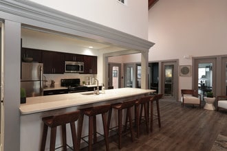 Hunter's Chase Apartments in Westlake, OH - Foto de edificio - Interior Photo