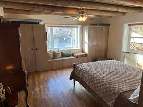 332 Kit Carson Rd in Taos, NM - Building Photo - Building Photo