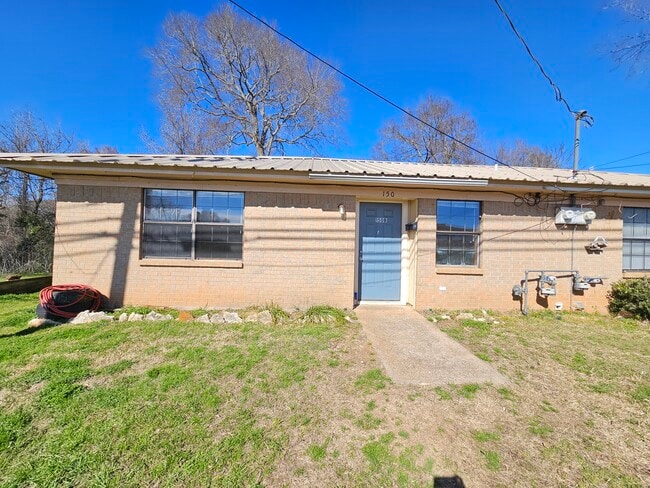 property at 152 W 7th St