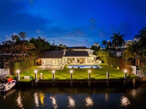 207 Holiday Dr in Hallandale Beach, FL - Building Photo - Building Photo