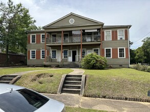 335 Caston Ave, Unit 1 in Mccomb, MS - Building Photo - Building Photo