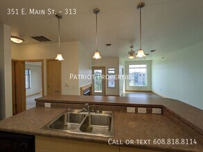 351 E Main St in Sun Prairie, WI - Building Photo - Building Photo