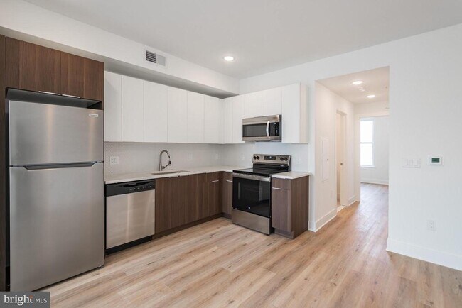 4324 Lancaster Ave in Philadelphia, PA - Building Photo - Building Photo