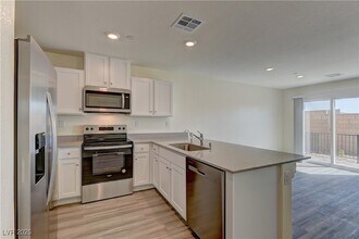 6960 Stafford Hl St, Unit 1 in Las Vegas, NV - Building Photo - Building Photo