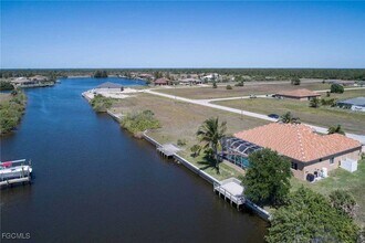 4114 NW 39th Ln in Cape Coral, FL - Foto de edificio - Building Photo