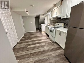 843 Brandenburg Blvd in Waterloo, ON - Building Photo - Building Photo