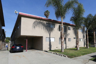 The Wade Apartments in Los Angeles, CA - Building Photo - Building Photo