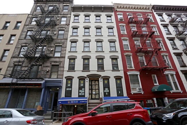 338 E 6th St in New York, NY - Building Photo - Building Photo