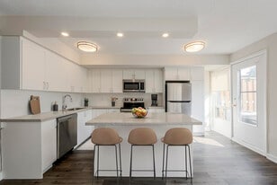 The Scotch Elms in Toronto, ON - Building Photo