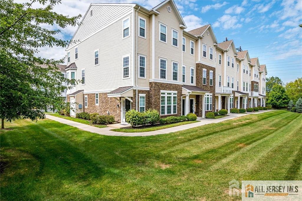 1515 Hudson Cir in Highland Park, NJ - Foto de edificio