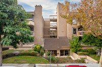 250 W Fairview Ave in Glendale, CA - Foto de edificio - Building Photo