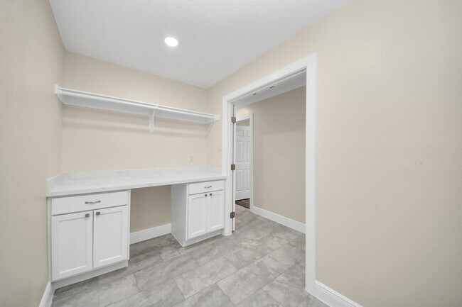 7066 Villa Dr
