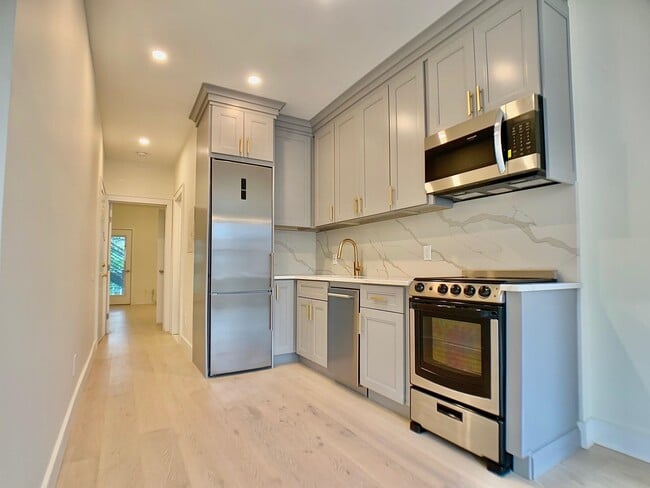 310 Madison St in Hoboken, NJ - Building Photo - Building Photo