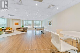 5917 Main St in Whitchurch-Stouffville, ON - Building Photo - Building Photo