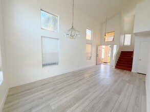 593 Old W Ct in Las Vegas, NV - Building Photo - Building Photo