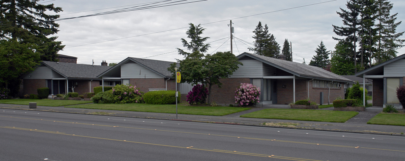 Cascade Manor Apartments in Tacoma, WA - Building Photo