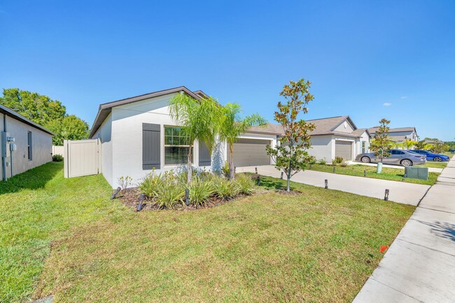 5312 Amaryllis Garden St in Apollo Beach, FL - Foto de edificio - Building Photo