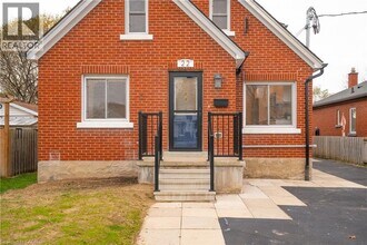 22 Ash St in Kitchener, ON - Building Photo - Building Photo