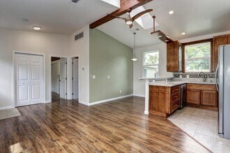 2424 Burgundy Way in Sacramento, CA - Building Photo - Building Photo