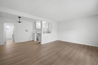 147 N Lapeer Dr in West Hollywood, CA - Building Photo - Building Photo