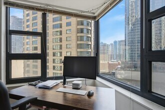401 E Ontario St, Unit 1304 in Chicago, IL - Building Photo - Building Photo