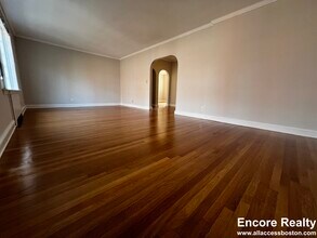 105 Longwood Ave, Unit 1 in Brookline, MA - Foto de edificio - Building Photo
