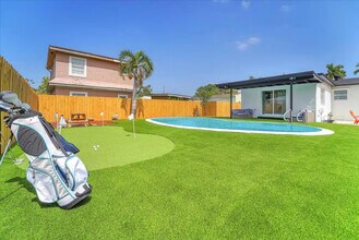 1208 N 25th Ave in Hollywood, FL - Building Photo - Building Photo