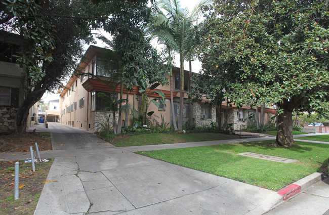 1745 N Winona Blvd in Los Angeles, CA - Building Photo - Building Photo