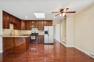 9S525 Allison Ct in Willowbrook, IL - Building Photo - Building Photo