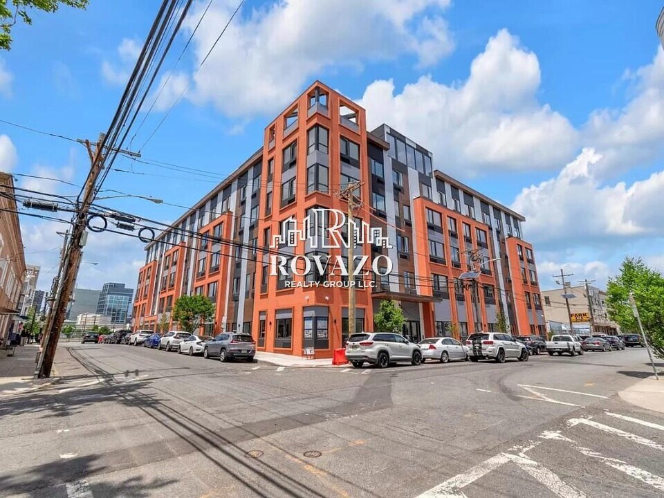 39 Madison St in Newark, NJ - Building Photo