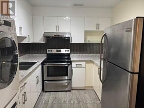 1606 Queen St E in Toronto, ON - Building Photo - Building Photo