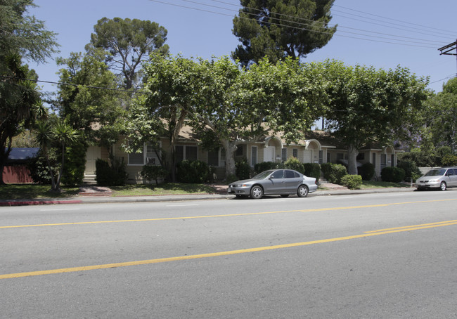 4835-4843 Colfax Ave in North Hollywood, CA - Building Photo - Building Photo