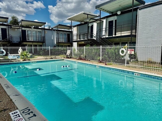 property at 1000 Heights Blvd