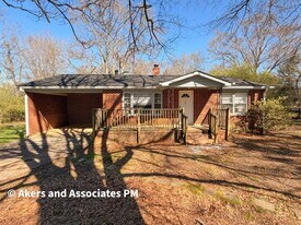 104 Jackson Rd in Simpsonville, SC - Building Photo