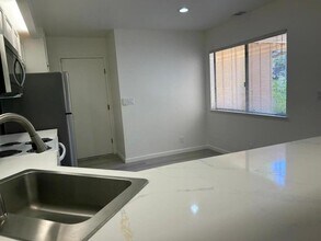 10 Pyrola Ln in San Carlos, CA - Building Photo - Building Photo