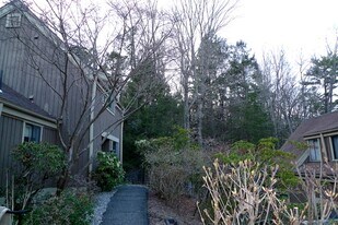 342 Heritage Vlg, Unit 2211 in Southbury, CT - Building Photo