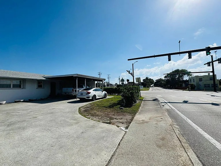 1004 N A St in Lake Worth, FL - Building Photo