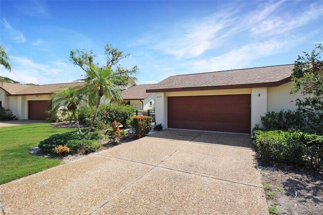 6019 Courtside Dr in Bradenton, FL - Building Photo - Building Photo