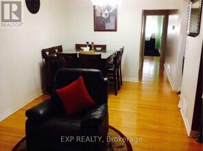 60 Seacliff Blvd in Toronto, ON - Building Photo - Building Photo