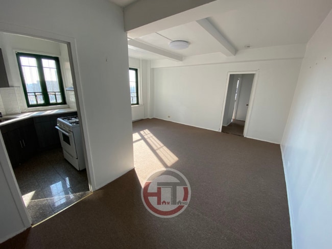 1595 Unionport Rd in Bronx, NY - Building Photo - Building Photo