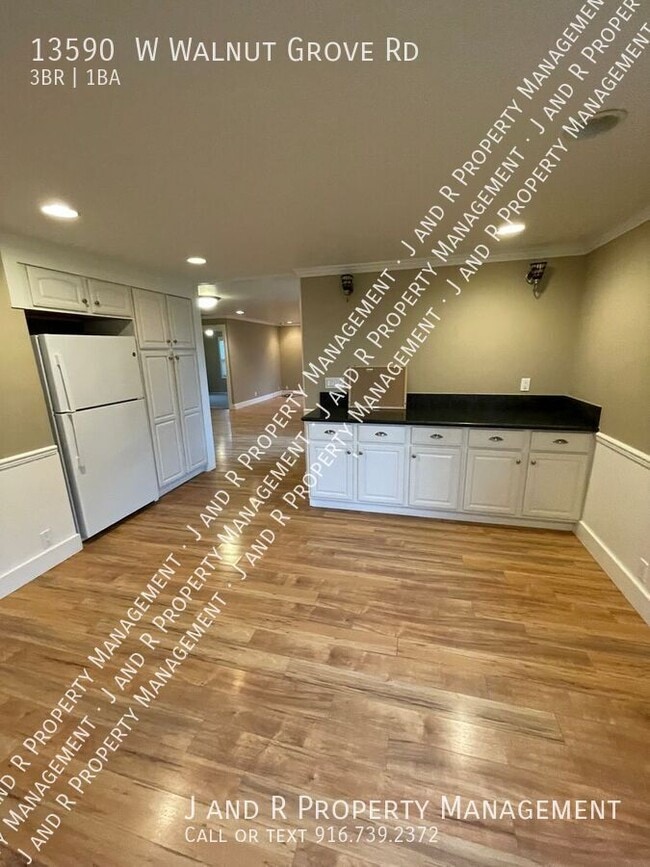 13590 W Walnut Grove Rd in Walnut Grove, CA - Building Photo - Building Photo