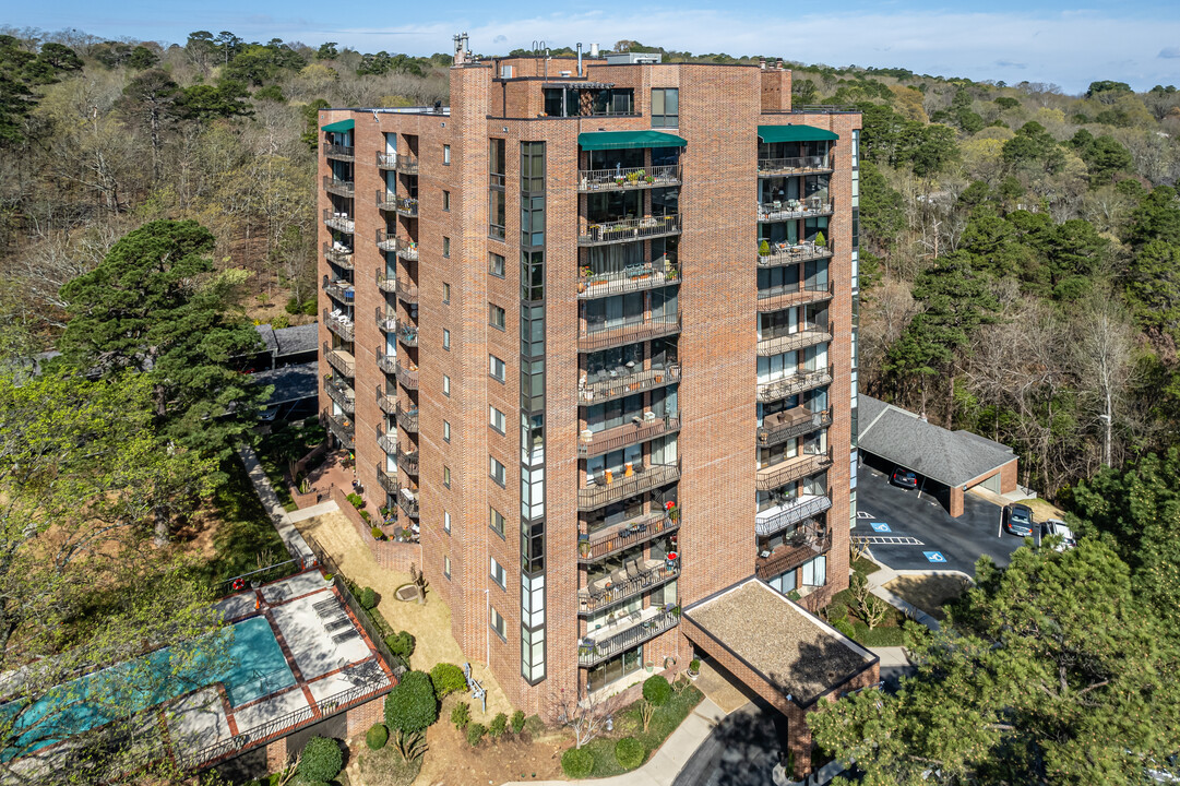 Treetops Condominiums in Little Rock, AR - Building Photo