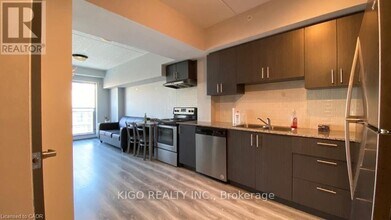 275 Larch St in Waterloo, ON - Building Photo - Building Photo