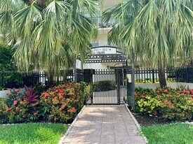 201 180th Dr in Sunny Isles Beach, FL - Building Photo