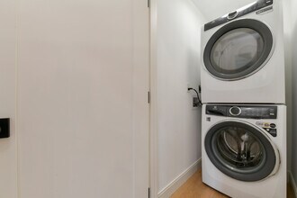 36 McKone St, Unit 1 in Boston, MA - Foto de edificio - Building Photo