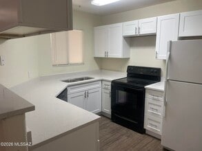 5751 N Kolb Rd in Tucson, AZ - Building Photo - Building Photo