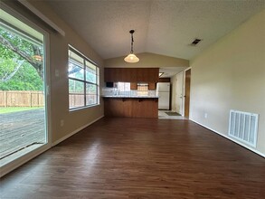 3902 Beaconsdale Dr in Austin, TX - Building Photo - Building Photo