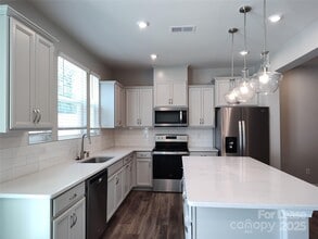 8114 Overmeadow Ln in Charlotte, NC - Building Photo - Building Photo