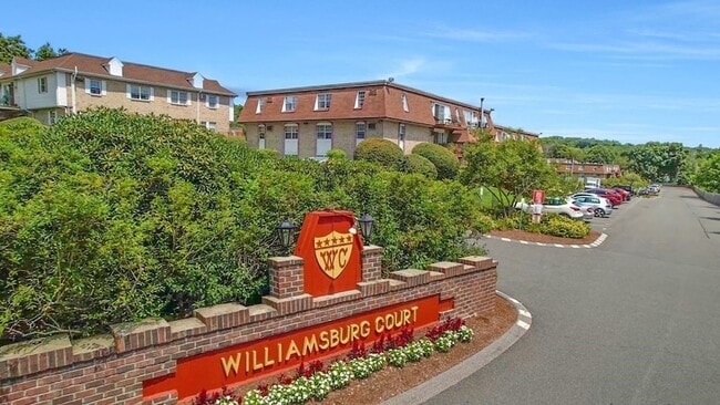 property at 10 Williamsburg Ct