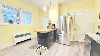 21 Cottage St in Bangor, ME - Building Photo - Building Photo